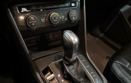 Volkswagen Tiguan II, 2019 год, 1 945 000 рублей, 13 фотография