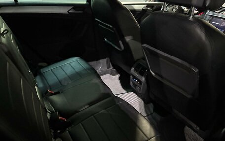 Volkswagen Tiguan II, 2019 год, 1 945 000 рублей, 17 фотография