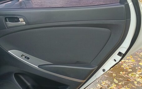 Hyundai Solaris II рестайлинг, 2015 год, 1 050 000 рублей, 6 фотография