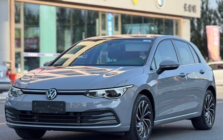Volkswagen Golf VIII, 2021 год, 2 039 000 рублей, 2 фотография