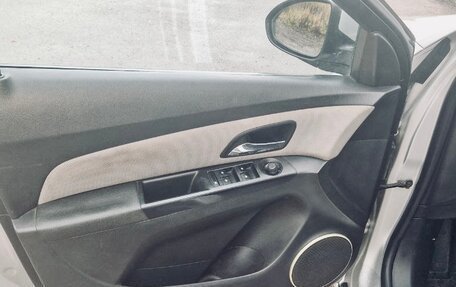 Chevrolet Cruze II, 2011 год, 940 000 рублей, 5 фотография