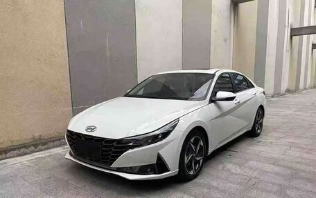 Hyundai Elantra, 2022 год, 1 350 000 рублей, 2 фотография