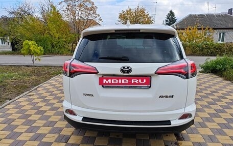 Toyota RAV4, 2017 год, 2 350 000 рублей, 3 фотография