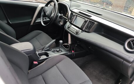 Toyota RAV4, 2017 год, 2 350 000 рублей, 13 фотография