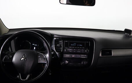 Mitsubishi Outlander III рестайлинг 3, 2017 год, 1 819 990 рублей, 13 фотография