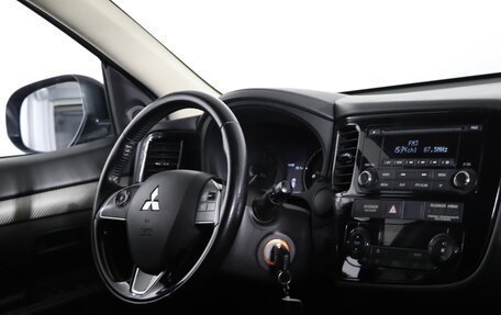 Mitsubishi Outlander III рестайлинг 3, 2017 год, 1 819 990 рублей, 12 фотография