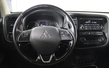 Mitsubishi Outlander III рестайлинг 3, 2017 год, 1 819 990 рублей, 10 фотография