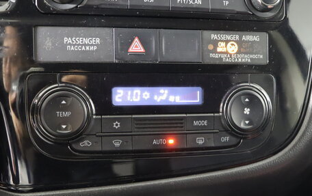 Mitsubishi Outlander III рестайлинг 3, 2017 год, 1 819 990 рублей, 18 фотография