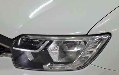 Renault Logan II, 2018 год, 639 000 рублей, 21 фотография