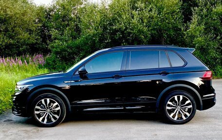 Volkswagen Tiguan II, 2022 год, 4 790 000 рублей, 2 фотография
