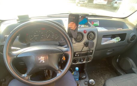 Peugeot Partner II рестайлинг 2, 2005 год, 250 000 рублей, 23 фотография