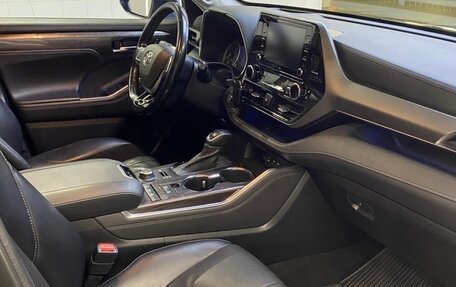 Toyota Highlander, 2021 год, 4 000 000 рублей, 8 фотография