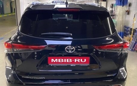 Toyota Highlander, 2021 год, 4 000 000 рублей, 5 фотография