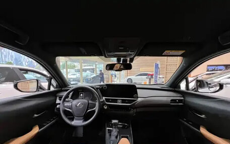 Lexus UX I, 2022 год, 2 950 000 рублей, 13 фотография