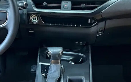 Lexus UX I, 2022 год, 2 950 000 рублей, 12 фотография