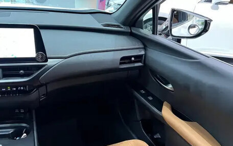 Lexus UX I, 2022 год, 2 950 000 рублей, 15 фотография