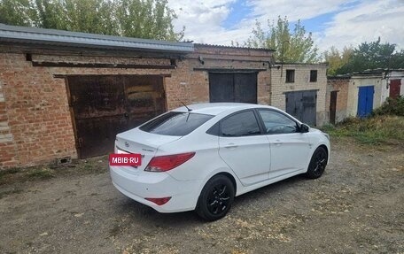 Hyundai Solaris II рестайлинг, 2015 год, 850 000 рублей, 2 фотография