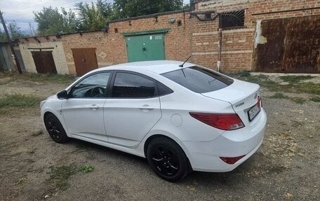 Hyundai Solaris II рестайлинг, 2015 год, 850 000 рублей, 4 фотография