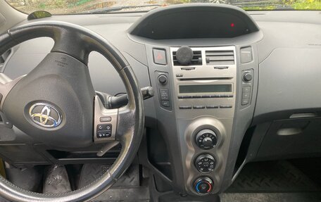 Toyota Yaris III рестайлинг, 2009 год, 400 000 рублей, 7 фотография