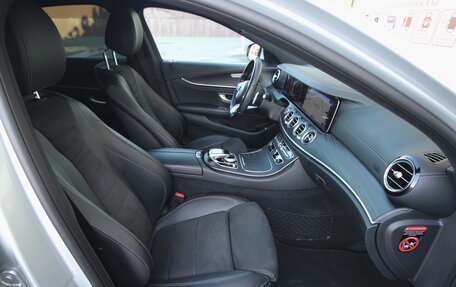 Mercedes-Benz E-Класс, 2018 год, 3 199 000 рублей, 15 фотография