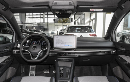 Volkswagen Golf VIII, 2025 год, 3 650 000 рублей, 10 фотография