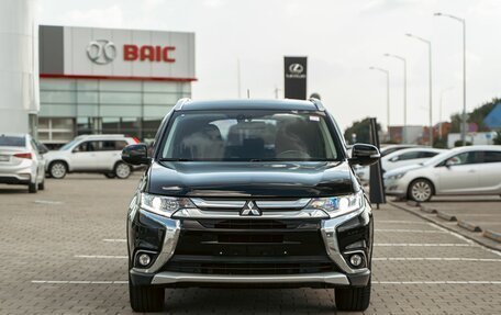 Mitsubishi Outlander III рестайлинг 3, 2018 год, 1 395 000 рублей, 2 фотография