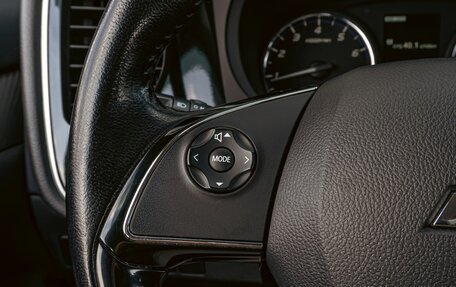 Mitsubishi Outlander III рестайлинг 3, 2018 год, 1 395 000 рублей, 11 фотография