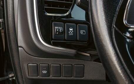 Mitsubishi Outlander III рестайлинг 3, 2018 год, 1 395 000 рублей, 10 фотография