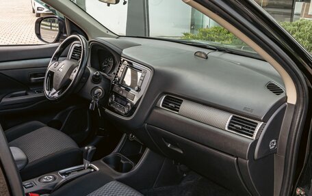 Mitsubishi Outlander III рестайлинг 3, 2018 год, 1 395 000 рублей, 17 фотография