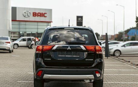 Mitsubishi Outlander III рестайлинг 3, 2018 год, 1 395 000 рублей, 5 фотография