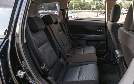 Mitsubishi Outlander III рестайлинг 3, 2018 год, 1 395 000 рублей, 20 фотография