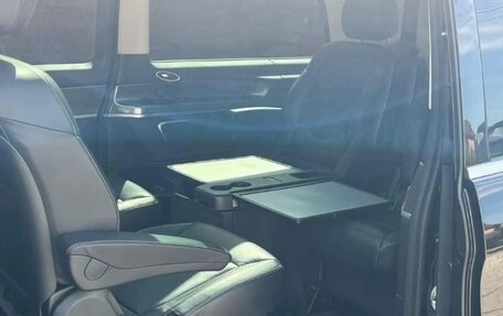 Mercedes-Benz V-Класс, 2017 год, 4 300 000 рублей, 6 фотография