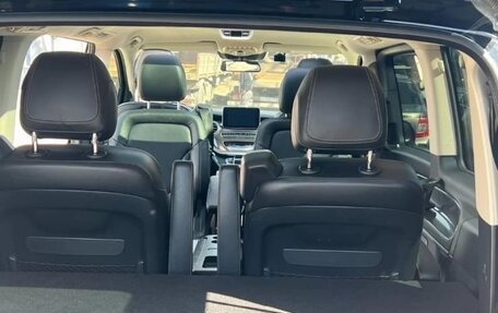 Mercedes-Benz V-Класс, 2017 год, 4 300 000 рублей, 8 фотография