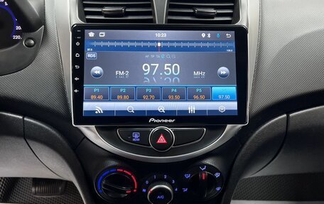 Hyundai Solaris II рестайлинг, 2015 год, 995 000 рублей, 17 фотография