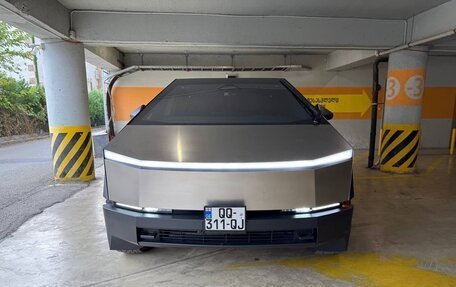 Tesla Cybertruck, 2024 год, 22 000 000 рублей, 9 фотография