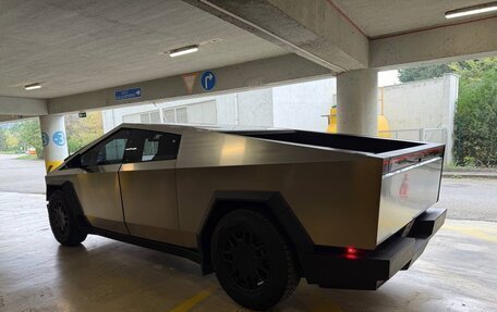 Tesla Cybertruck, 2024 год, 22 000 000 рублей, 10 фотография