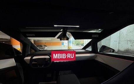 Tesla Cybertruck, 2024 год, 22 000 000 рублей, 8 фотография