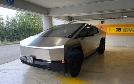 Tesla Cybertruck, 2024 год, 22 000 000 рублей, 11 фотография