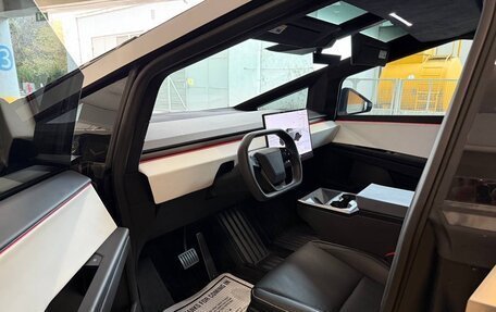 Tesla Cybertruck, 2024 год, 22 000 000 рублей, 13 фотография