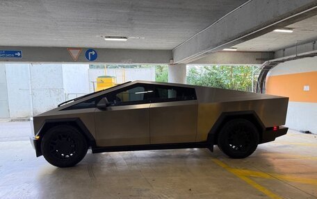 Tesla Cybertruck, 2024 год, 22 000 000 рублей, 17 фотография