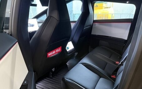 Tesla Cybertruck, 2024 год, 22 000 000 рублей, 16 фотография