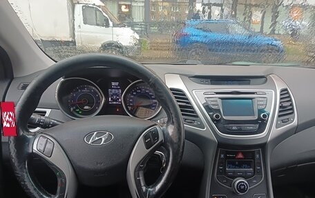 Hyundai Elantra V, 2014 год, 820 000 рублей, 2 фотография