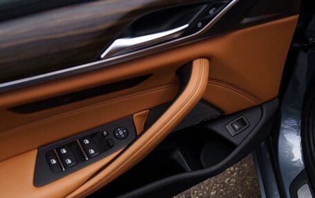 BMW 5 серия, 2018 год, 3 790 000 рублей, 15 фотография