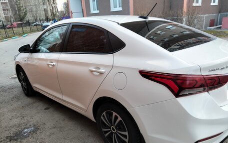 Hyundai Solaris II рестайлинг, 2017 год, 655 000 рублей, 2 фотография