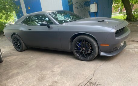 Dodge Challenger III рестайлинг 2, 2015 год, 3 500 000 рублей, 4 фотография