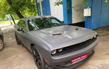 Dodge Challenger III рестайлинг 2, 2015 год, 3 500 000 рублей, 2 фотография