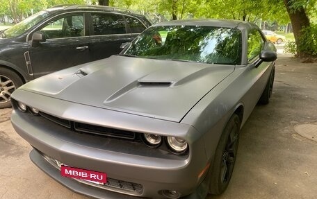 Dodge Challenger III рестайлинг 2, 2015 год, 3 500 000 рублей, 3 фотография