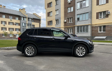 Volkswagen Tiguan II, 2019 год, 2 000 050 рублей, 2 фотография