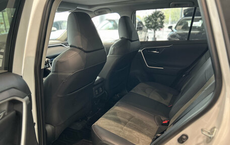 Toyota RAV4, 2025 год, 4 270 000 рублей, 15 фотография