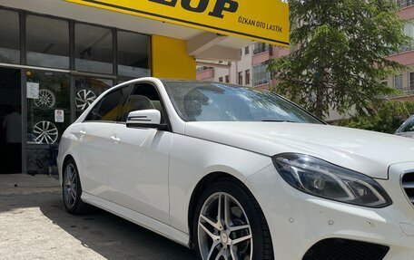 Mercedes-Benz E-Класс, 2014 год, 1 950 000 рублей, 3 фотография